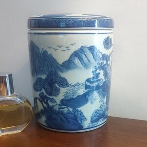 VTG SEYMOUR MANN CHINA BLUE FINE PORCELAIN LIDDED JAR/CANISTER 6,8”